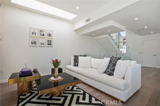 Foto del edificio - 823 N Fuller Ave