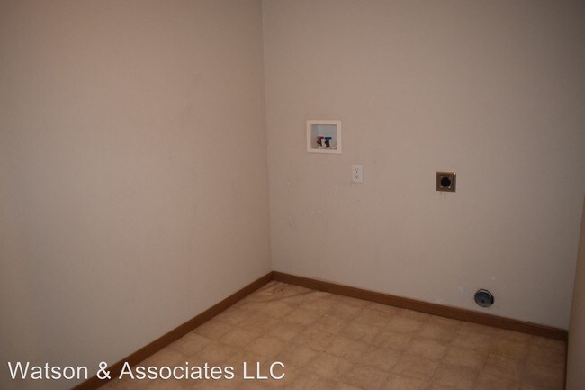 Building Photo - 16845 Huntington Ln