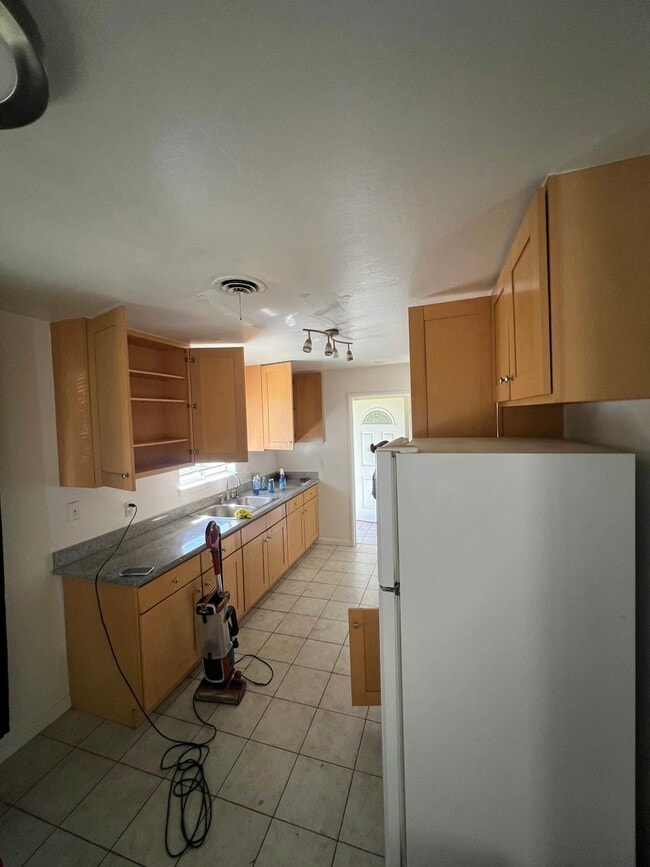 Building Photo - 1461 Topaz Way