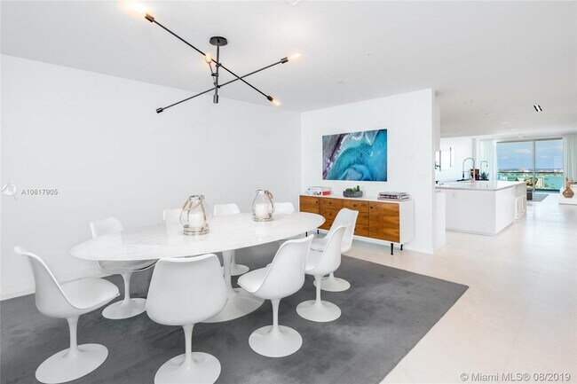 Foto del edificio - 10203 Collins Ave