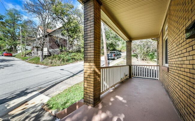 Building Photo - 130 Brighton St
