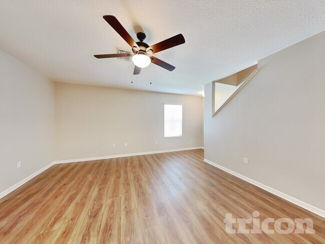 Building Photo - 3799 Crossline Dr