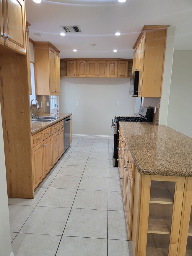 Foto del edificio - 17544 Blythe St