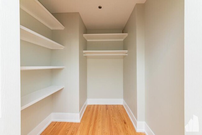 Foto del edificio - 1 bedroom in Chicago IL 60657