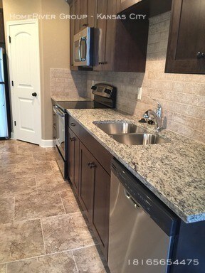 Foto del edificio - Charming  3 Bed 2.5 Bath Townhome!