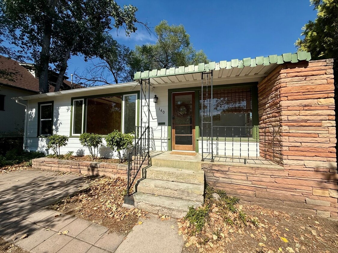 Primary Photo - Charming home close to downtown!