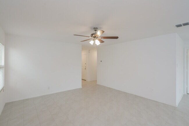 Building Photo - 1149 Crestview Dr