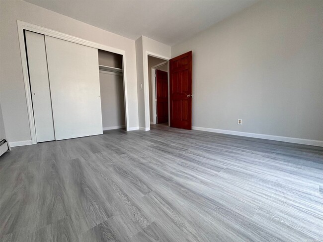 Foto del edificio - 38-33 Woodside Ave