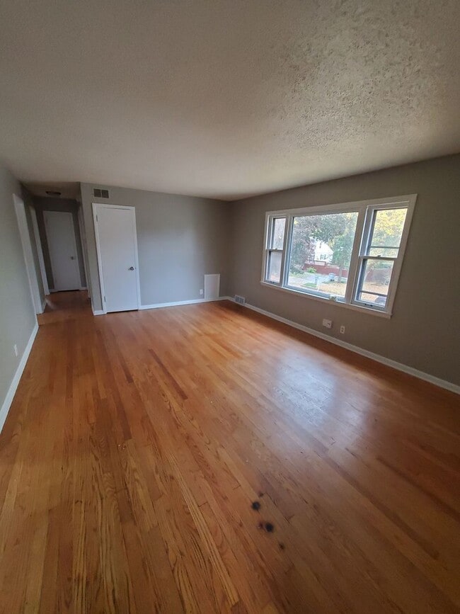 Building Photo - 4953-4955-4955 N 90th St