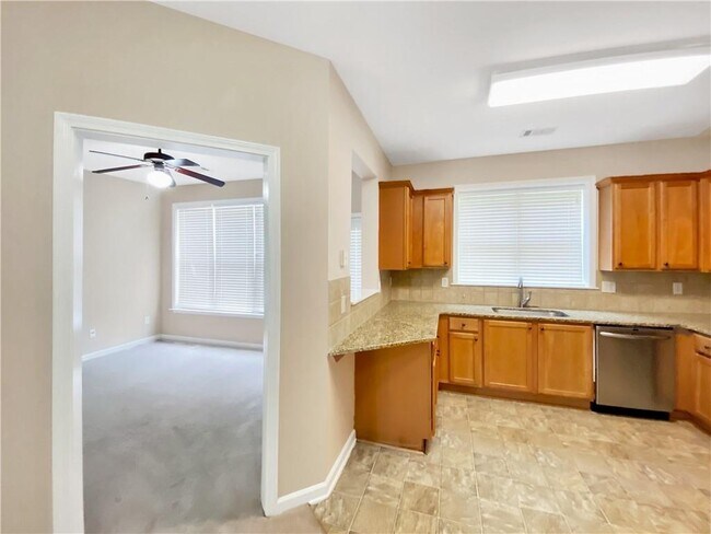 Building Photo - 336 St Claire Dr