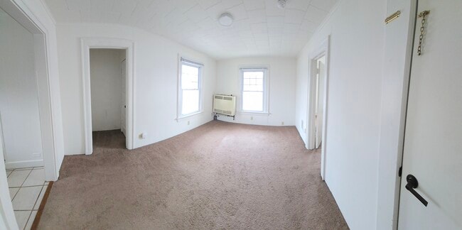 Building Photo - 129 E Main St