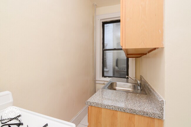 Foto del edificio - 875 St Johns Pl