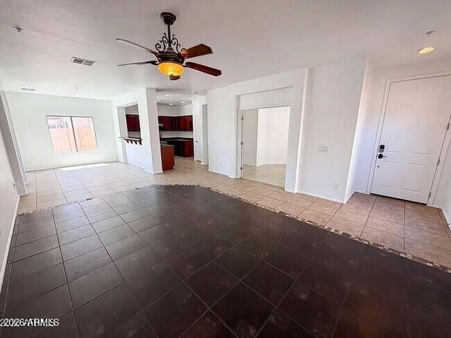 Building Photo - 934 E Overlin Dr