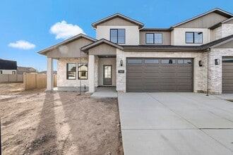 Building Photo - 541 Cyn Fls Dr