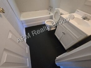 Building Photo - 3042 Howell Ct