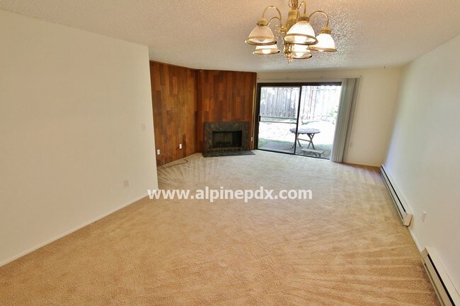 Foto del edificio - Rock creek apartment - garage yard