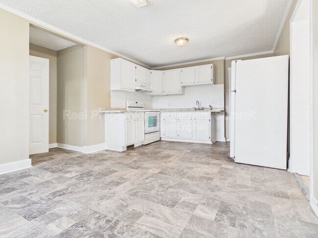 Building Photo - 2501 N Augusta St