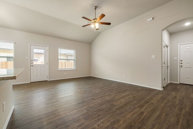 Building Photo - GORGEOUS 3 BEDROOM DUPLEX LOCATED IN CONVE...