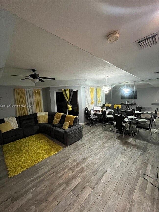 Building Photo - 9816 Royal Palm Blvd