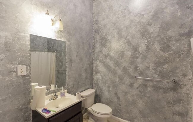 Building Photo - 2115 St Paul St