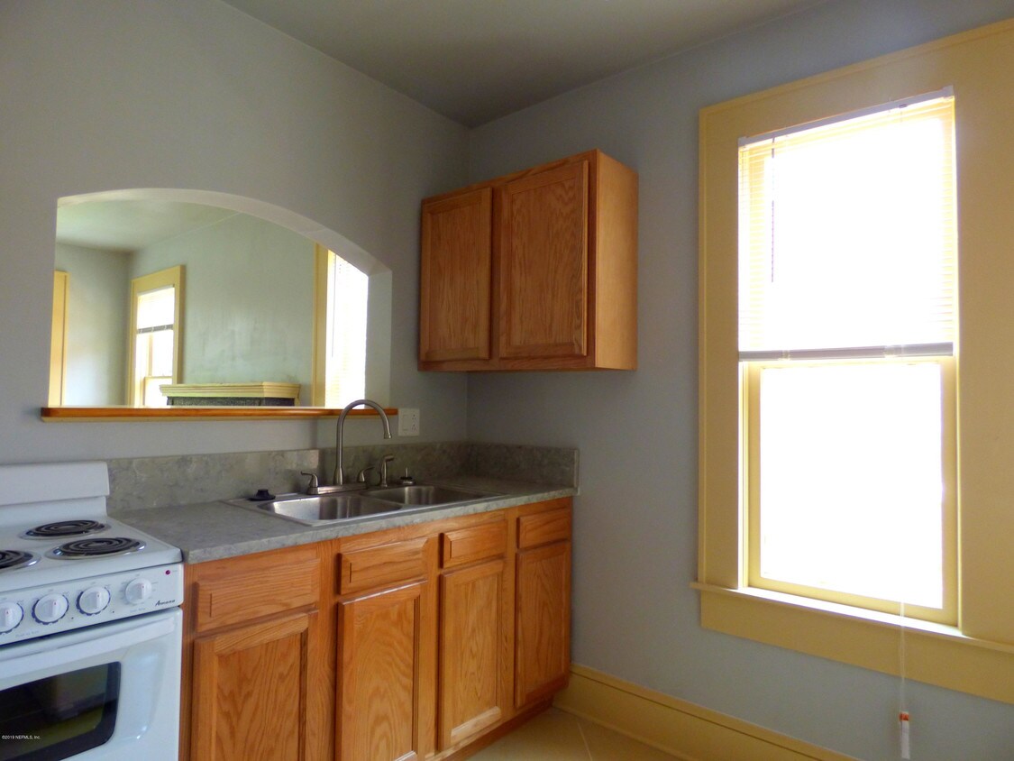 Primary Photo - 1623 N Liberty St