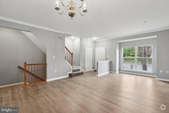 Building Photo - 7006 Renwick Ct