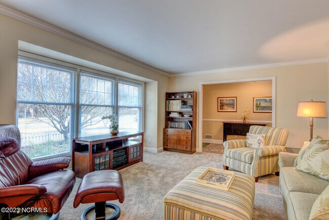Building Photo - 3940 Gillette Dr