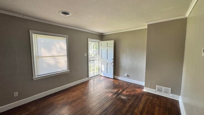Building Photo - 1330 Victor Dr