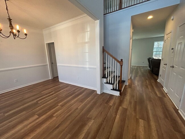 Building Photo - 560 Millbrook Village Dr