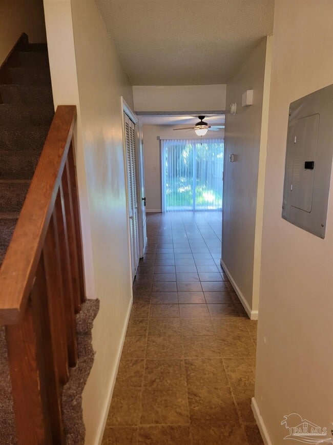 Foto del edificio - 8103 Stonebrook Dr