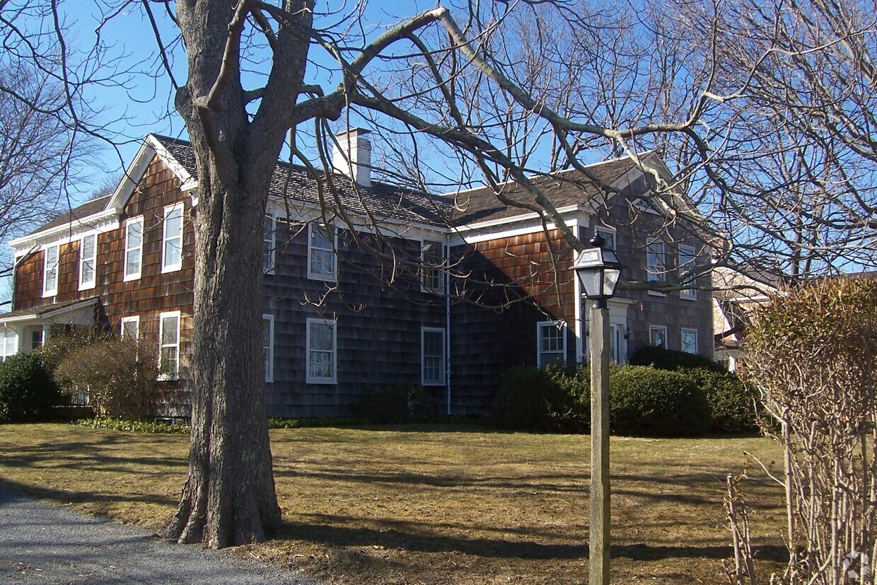 Primary Photo - 558 Ocean Rd