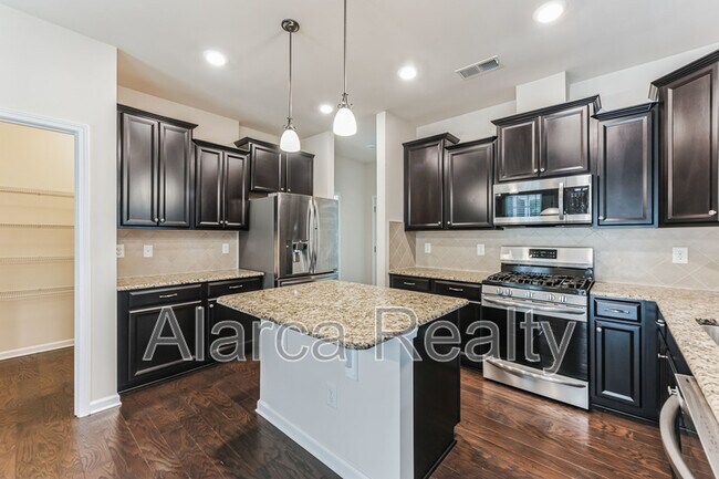 Building Photo - 16050 Hammersmith Farm Drive