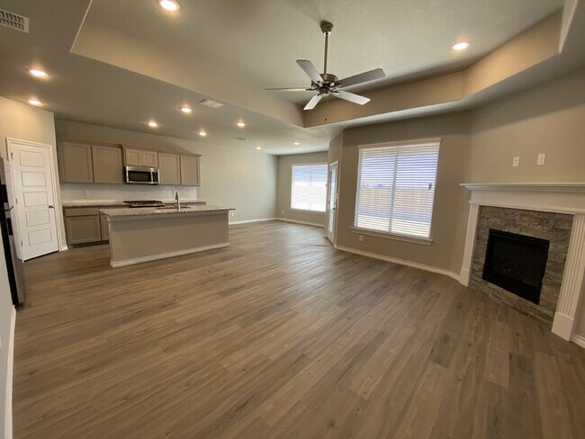 Building Photo - Large 4/2 in Wolfforth!!