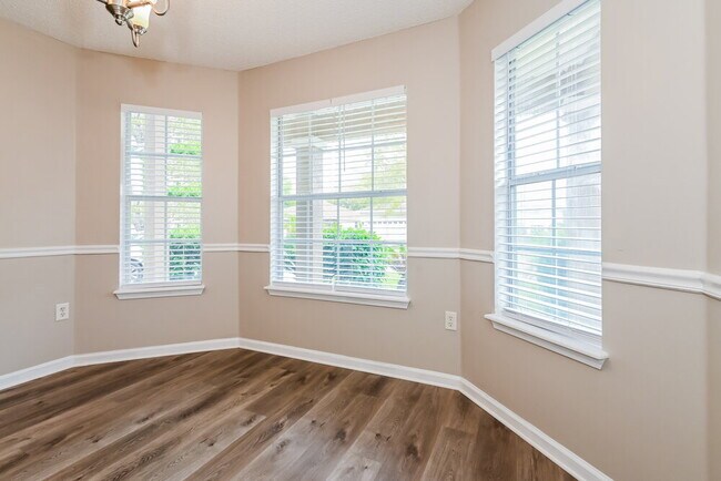 Building Photo - 14414 Woodfield Cir S