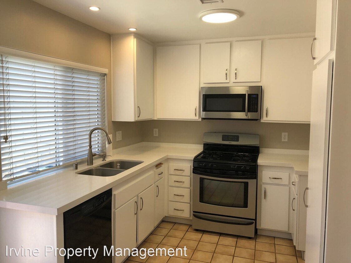 Primary Photo - 2 br, 1.5 bath House - 8571 Edgebrook Dr.