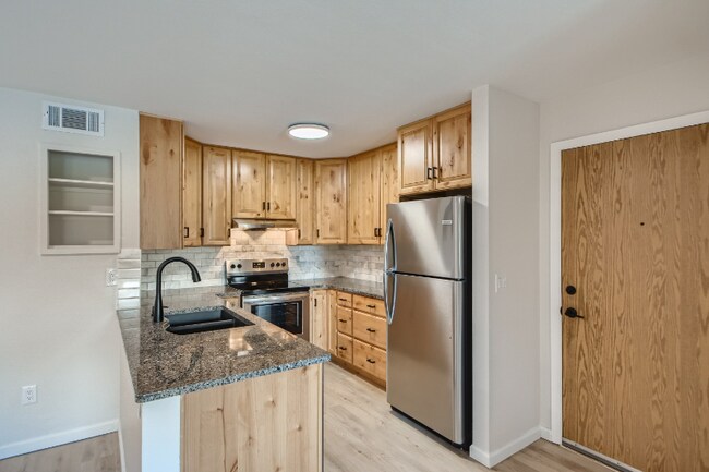 Building Photo - 697 Canyon Dr