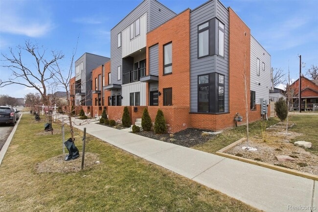 Building Photo - 2744 Harrison St