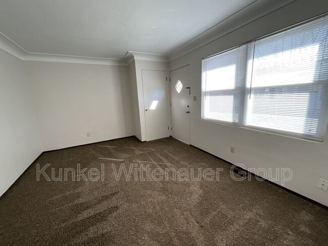 Building Photo - 4 Hickory Ct