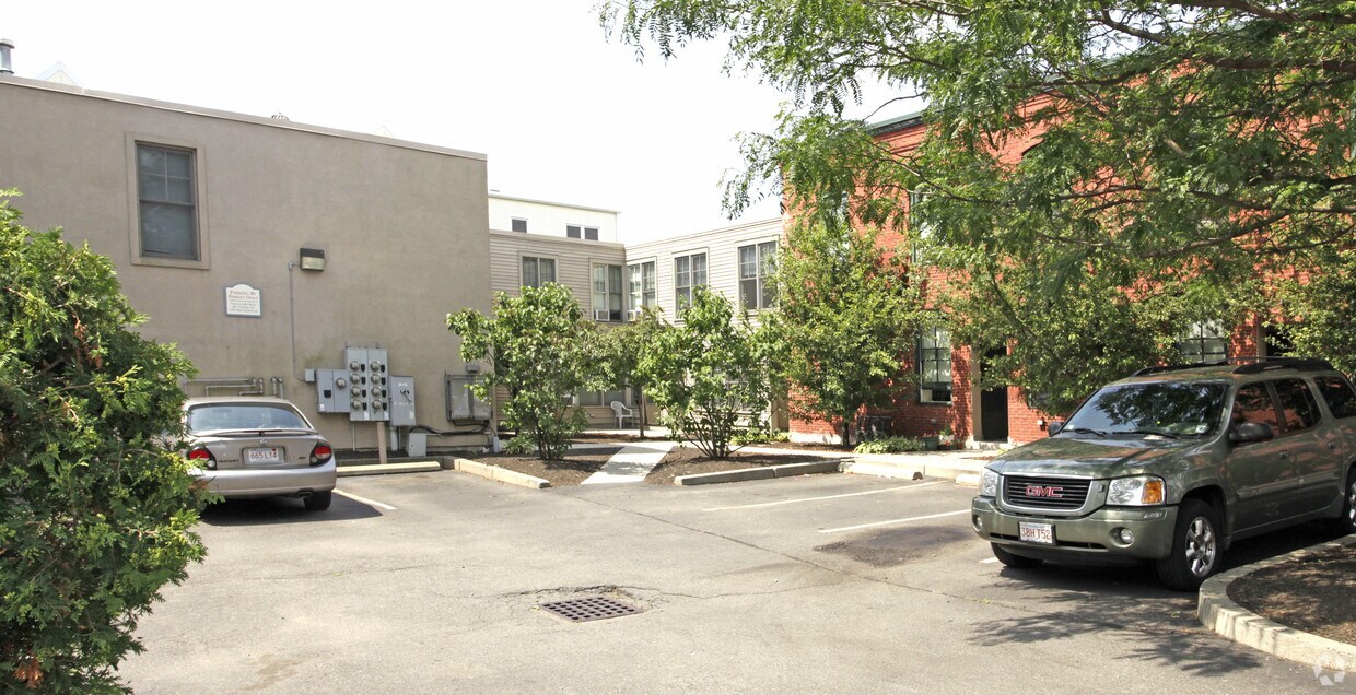 Primary Photo - 206-210 Otis St