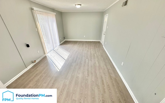 Building Photo - 590 Northaven Dr