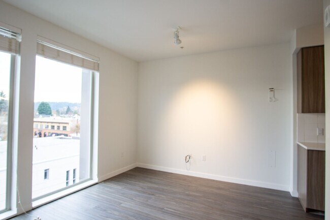 Foto del edificio - Modern + Chic Top Floor Studio Ready Early...