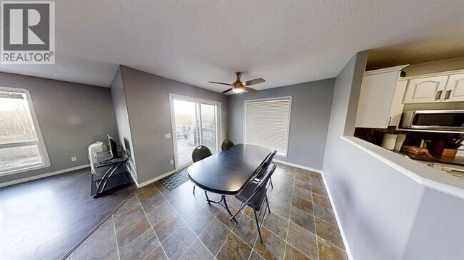 Photo du bâtiment - 9234-9115 115 Ave