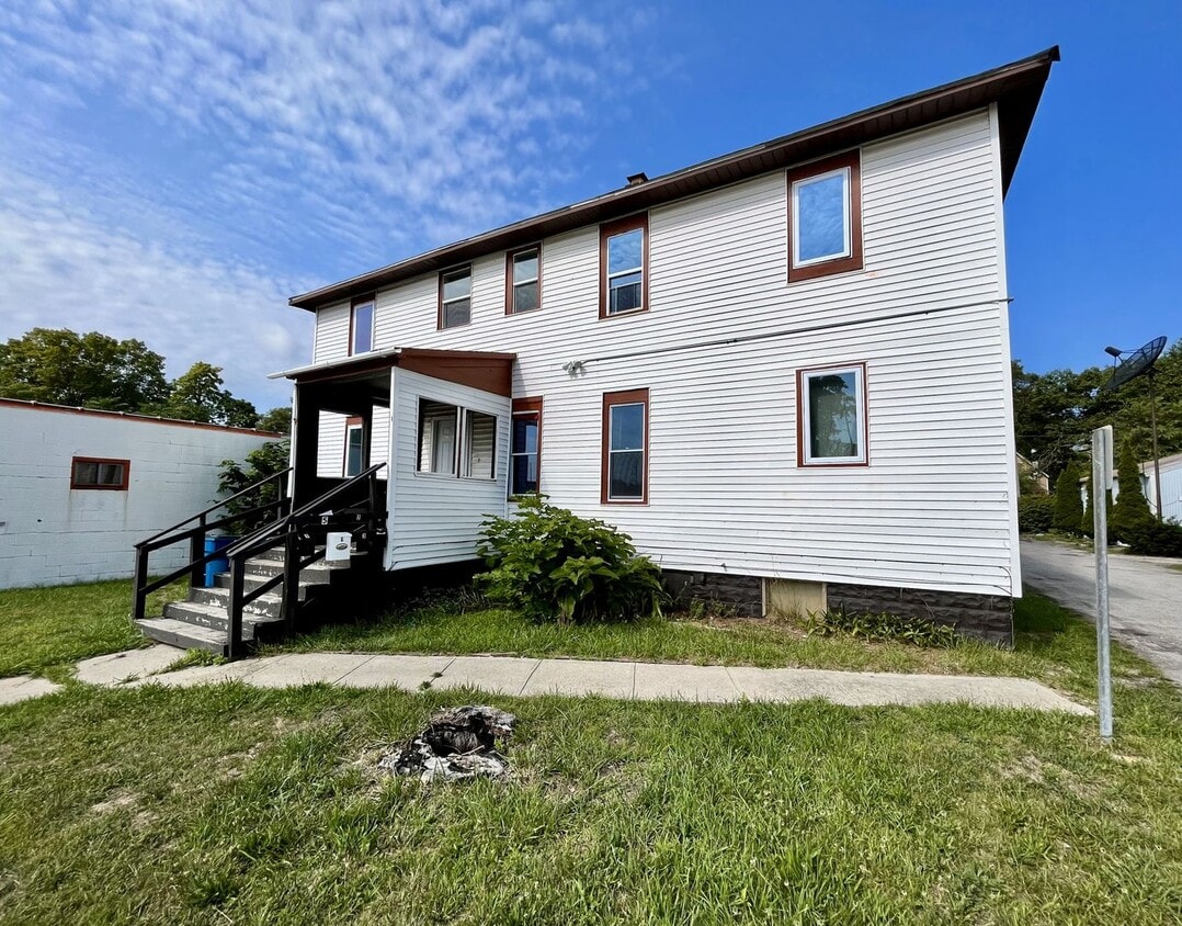 2825 Sanford St Unit 3, Muskegon Heights, MI 49444 Room for Rent in