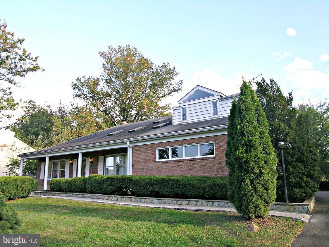 Primary Photo - 8111 Birnam Wood Dr