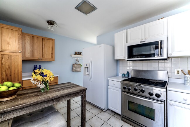 Building Photo - 511 Donna Dr