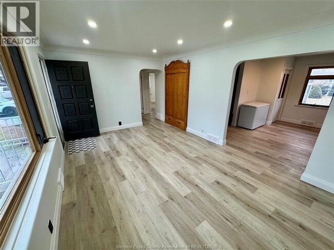 Photo du bâtiment - 3849 Hillcrest Blvd