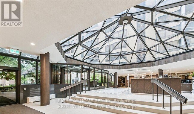 Photo du bâtiment - 280 Simcoe St