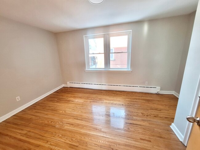 Building Photo - 1 Osler Court, Hamilton, Dundas