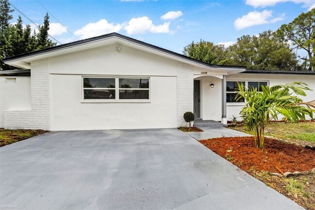 Building Photo - 4 br, 2 bath House - 1310 R Rosery Road NE
