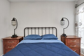 Building Photo - 15715 Creekhaven Dr
